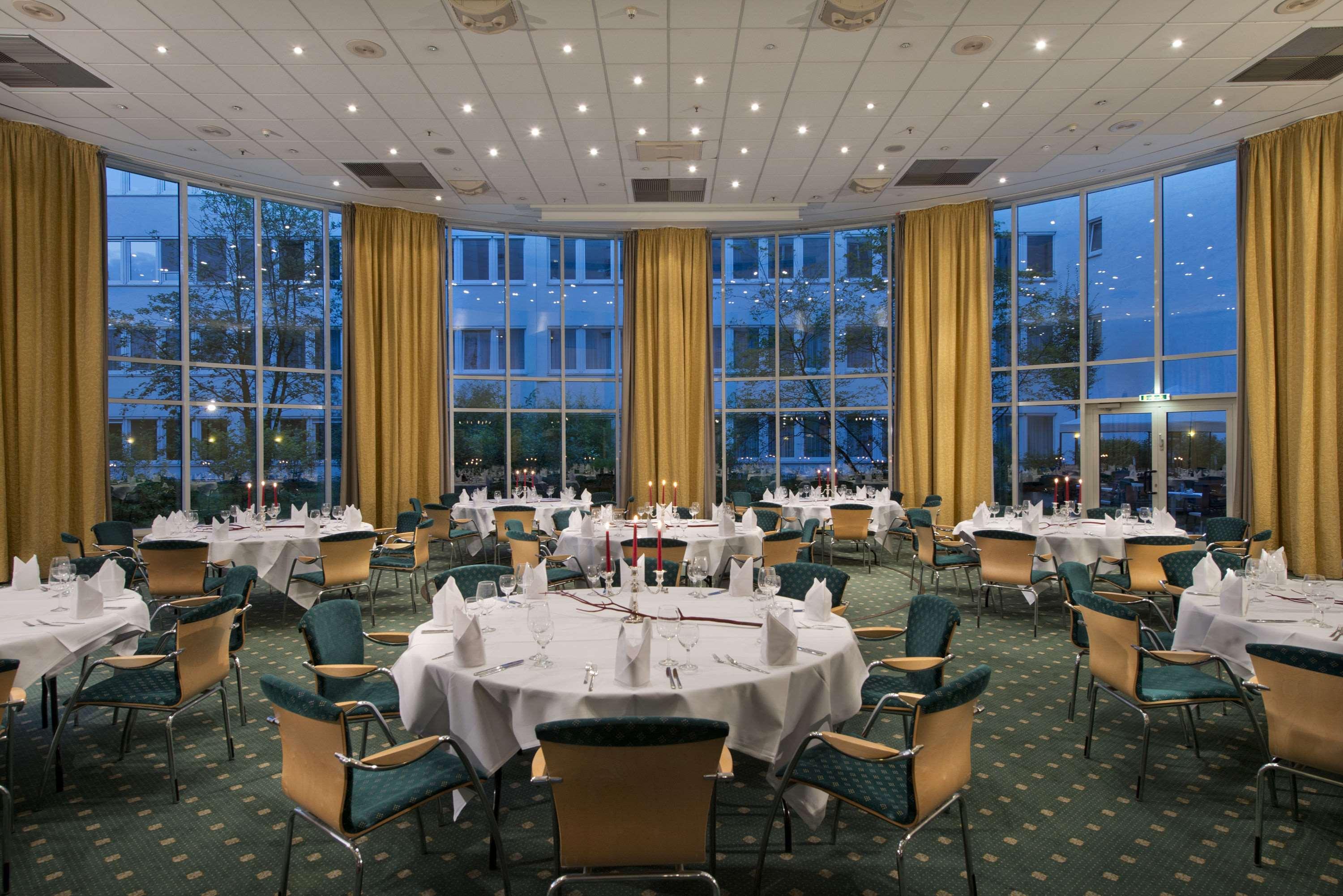 Wyndham Atrium Hotel 4*