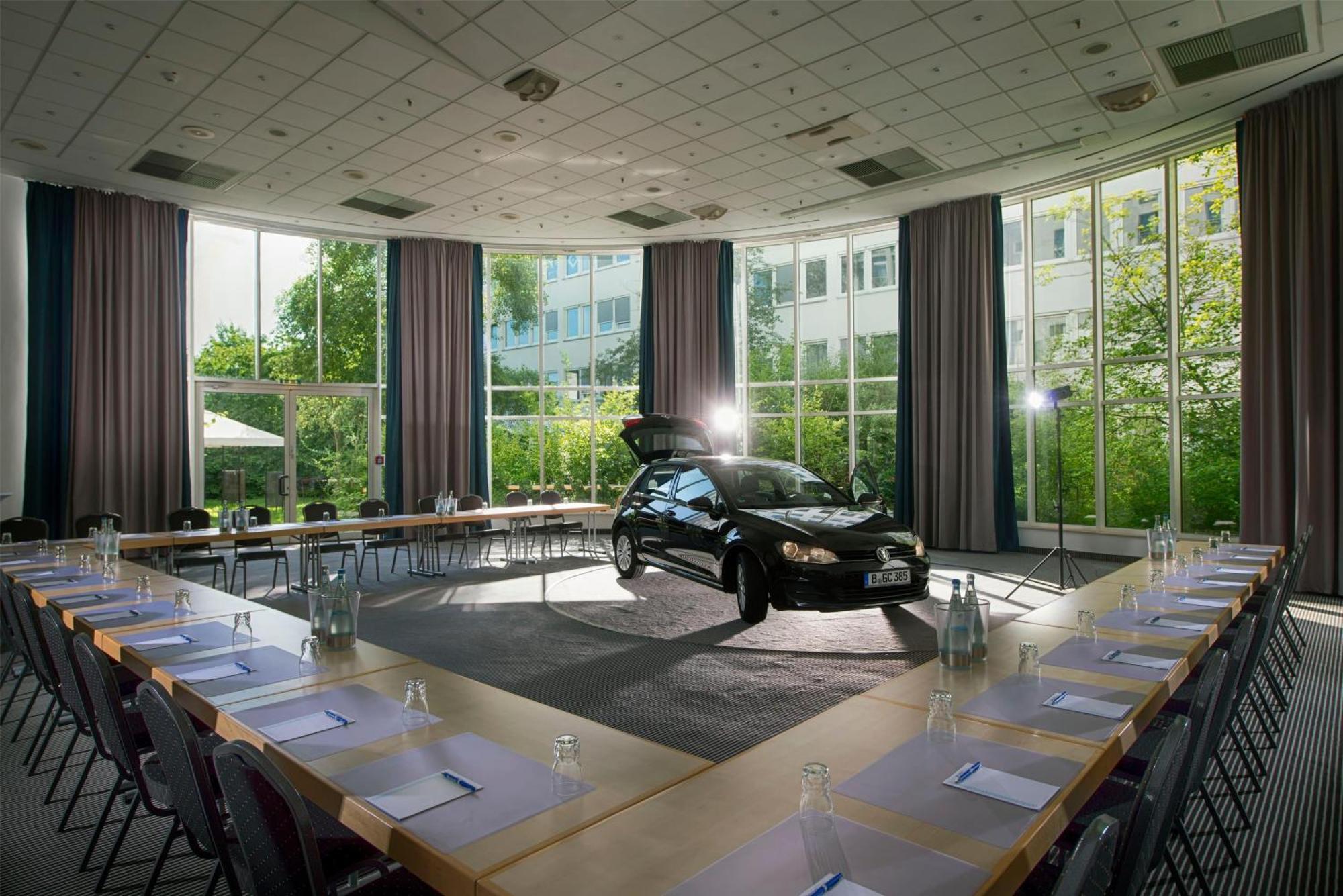 Wyndham Atrium Hotel 4*